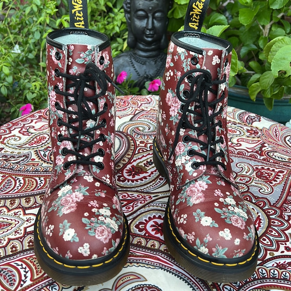 🌺🌸 Dr. Martens Burgundy Rose Floral Boots 🌸🌺 - Picture 5 of 16